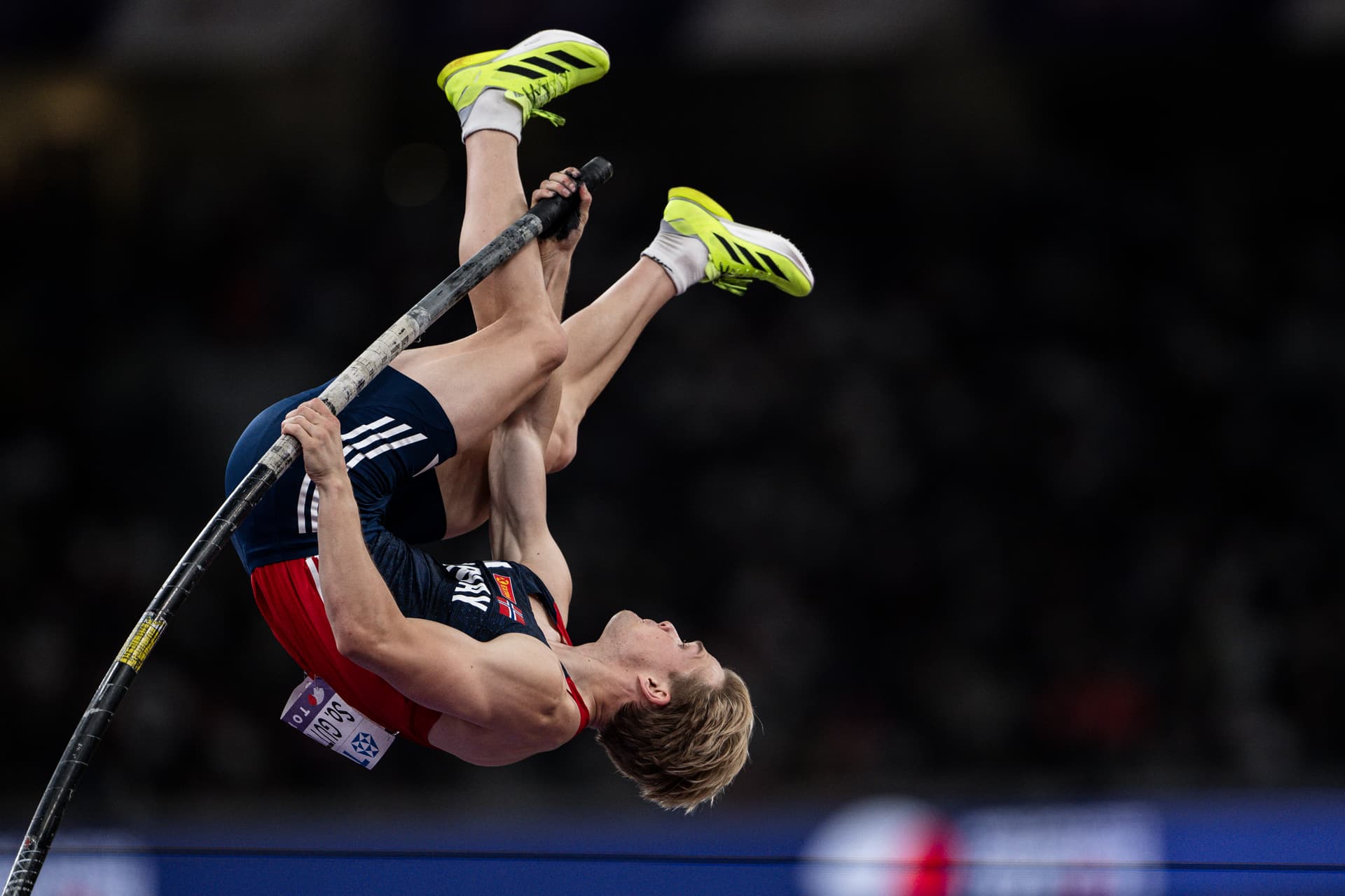 Sondre Guttormsen pole vaulting